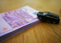 Povinné ručení zase o něco dražší. Kolik řidiči v průměru platí?