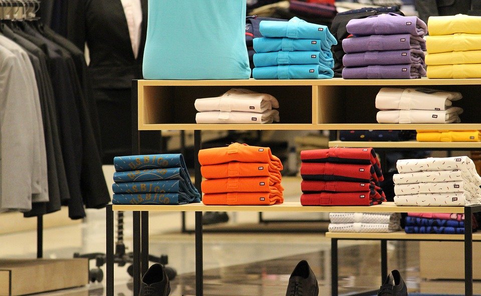 Společnost H&M zavírá stovky svých prodejen